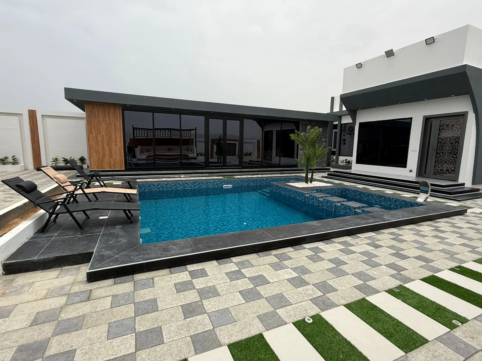 Sur Rest House & Villa